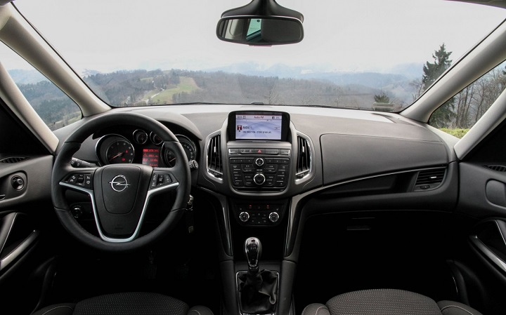 2015-Opel-Corsa-OH-interior-panorama