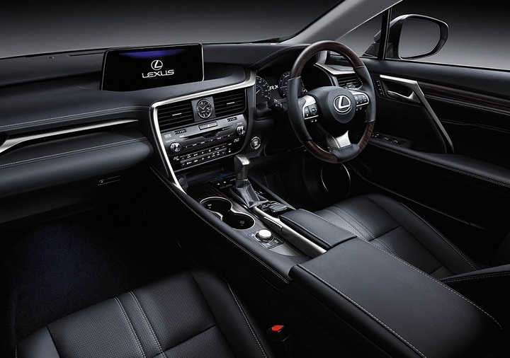 centre-console-in-the-lexus-rx