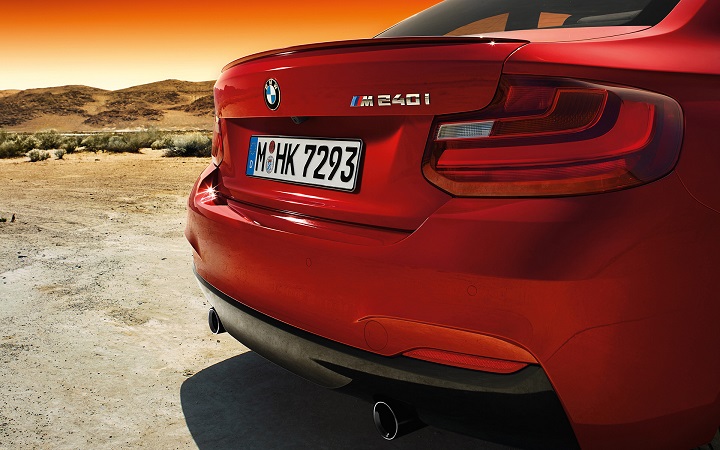 the rear of the 2 series bmw