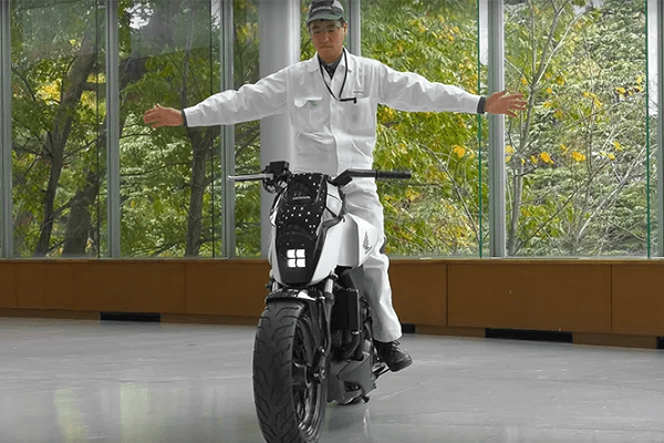 Honda reached new heights with their Self-Balancing Bike | Auto Mart Blog